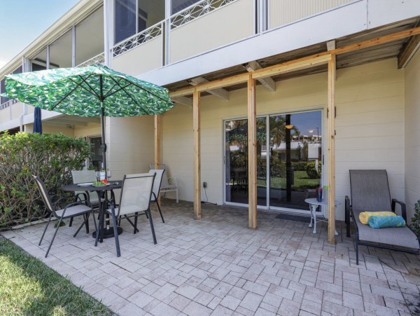 On Beach Siesta Key Vacation Condo Two Bedrolom Sleeps 8